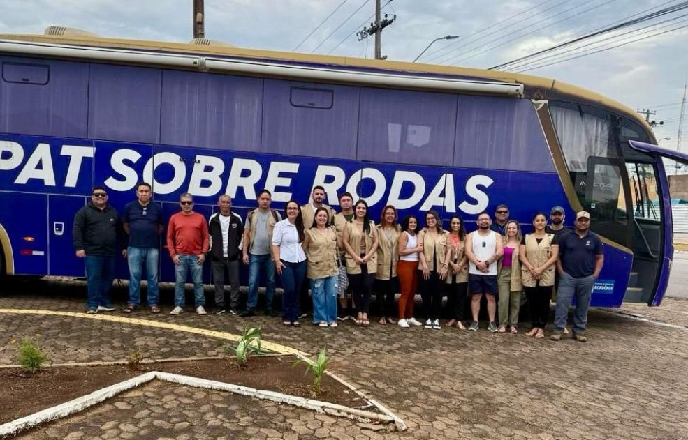 ROSANGELA DONADON: Deputada acompanha saída de equipe técnica que dará início à regularização fundiária em Vilhena