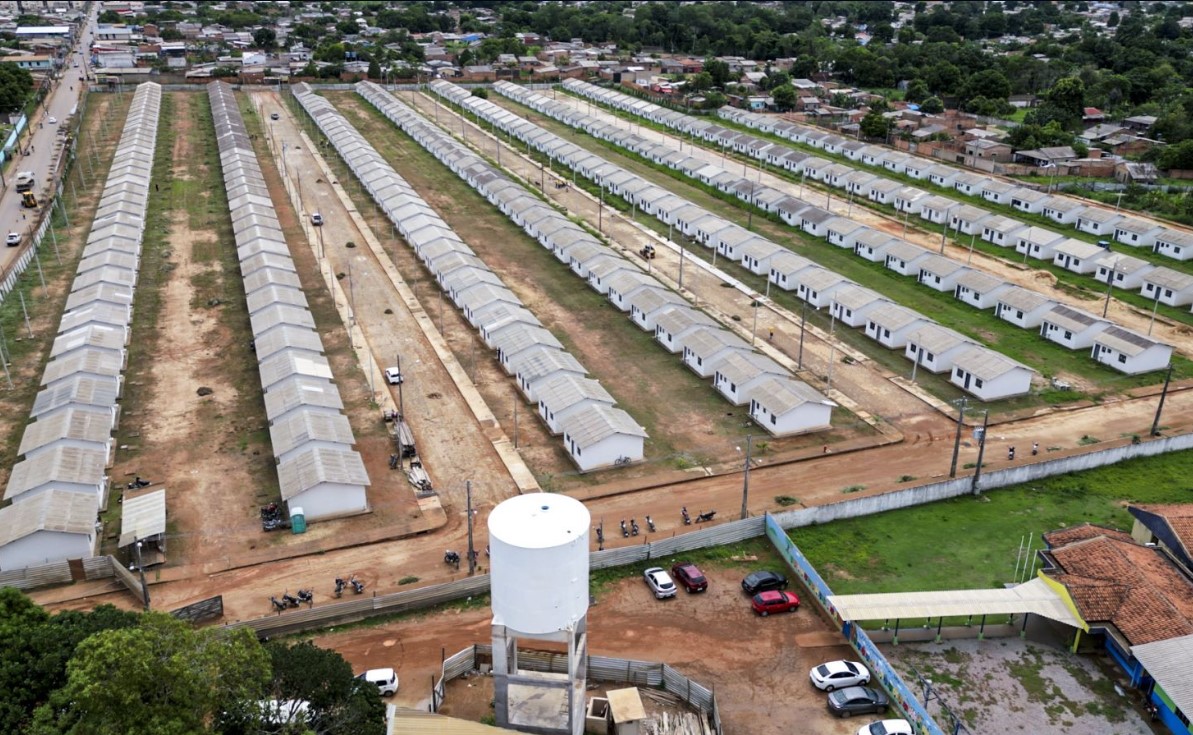 DIGNIDADE: Prefeitura entrega 269 títulos definitivos a famílias da zona Leste