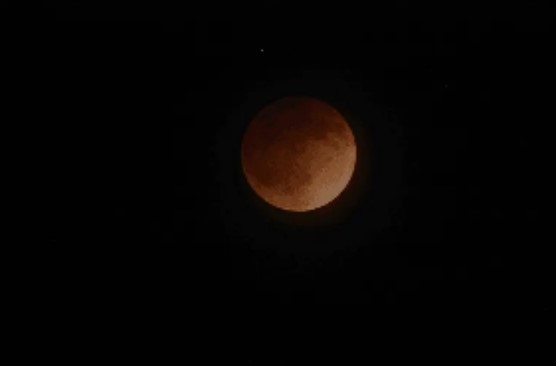 LUA DE SANGUE: Eclipse lunar total será visível no Brasil em março 