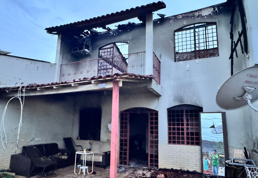 TENTATIVA DE FEMINICÍDIO: Campanha busca ajuda para mãe e filhas recomeçarem após incêndio