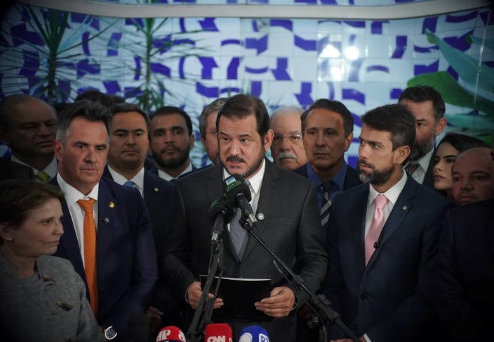 EM 24 HORAS: União Brasil determina saída de filiados do governo Lula