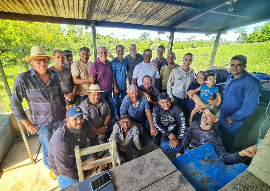 ISMAEL CRISPIN: Deputado entrega implementos para agroindústria de café em Alvorada do Oeste