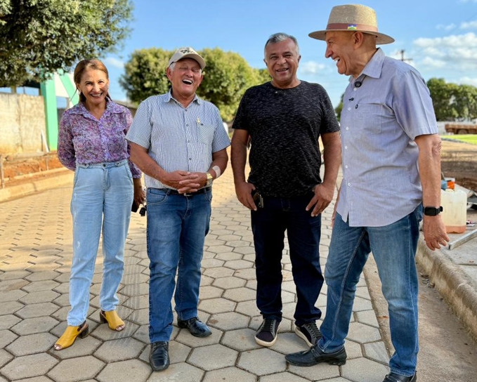 CONFÚCIO MOURA: Laboratório de informática é entregue e pavimentação avança em Cacaulândia