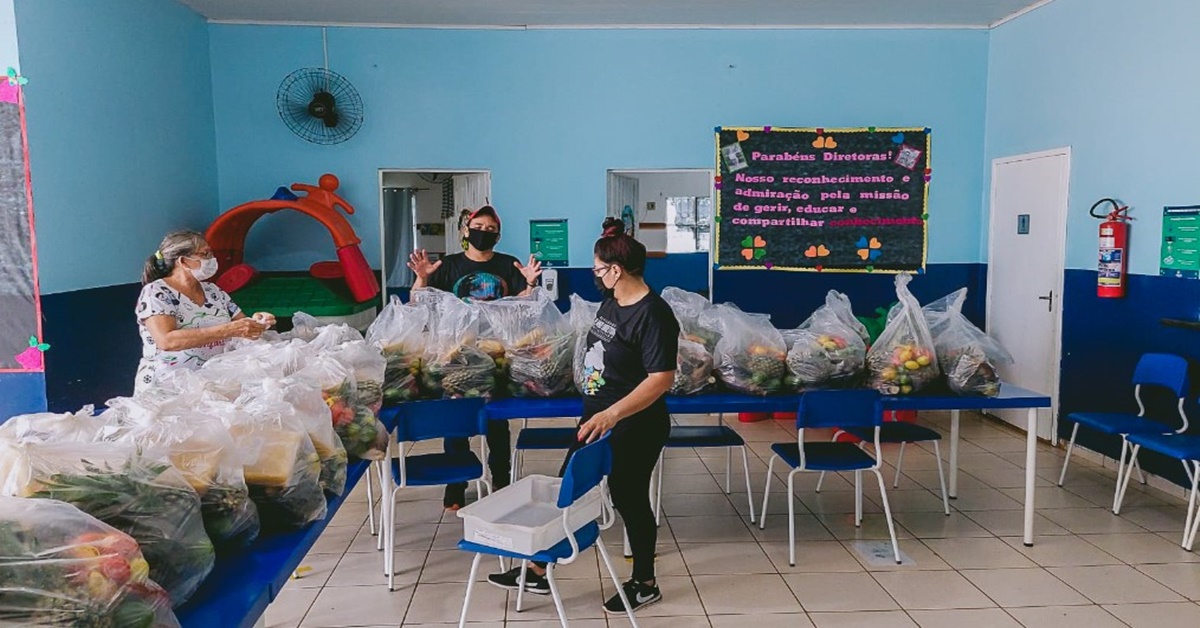 PORTO VELHO: Kits de alimentação são entregues a alunos da rede municipal