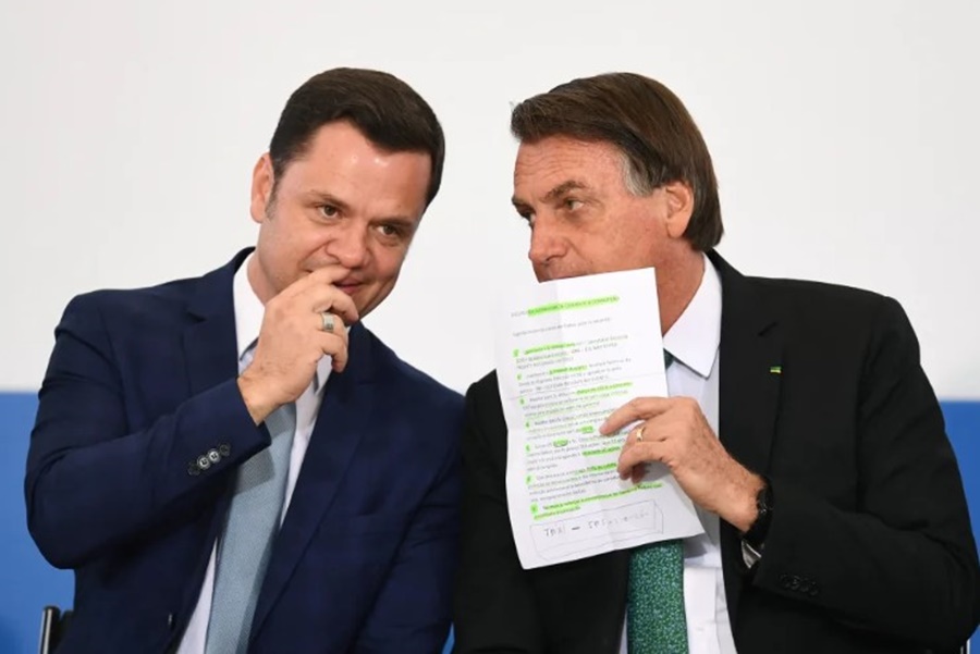 CASA DE TORRES: PF acha documento para Bolsonaro fraudar resultado da eleição
