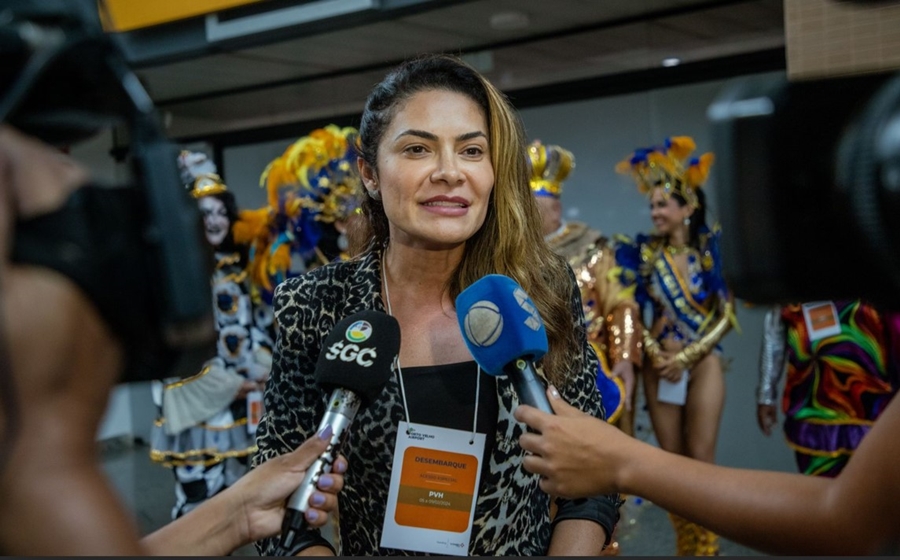 CARNAVAL: Turistas são recebidos em clima de festa no aeroporto de Porto Velho