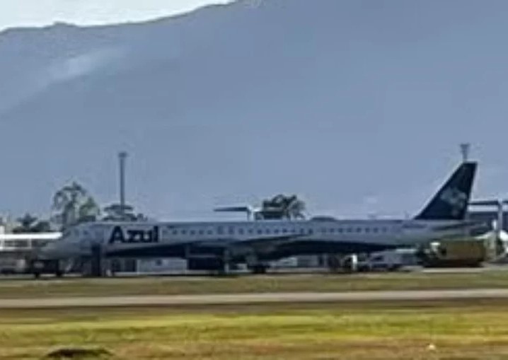 SUSTO: Aeroporto é fechado após avião da Azul sofrer danos durante pouso