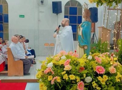 DEVOÇÃO: Fiéis lotam a Igreja Matriz de Candeias do Jamari para celebrar padroeira