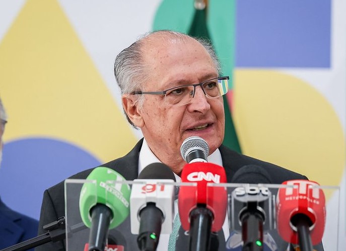 ECONOMIA: Alckmin diz que 'clã do tarifaço' atenta contra o Brasil desde a pandemia