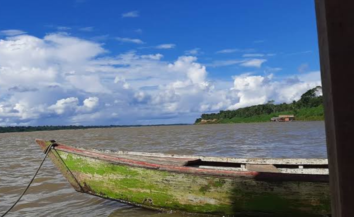 AFUNDOU: Homem desaparece no rio Madeira após canoa alagar
