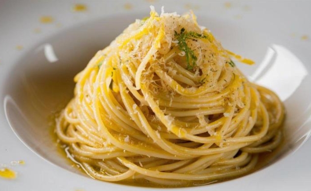 RECEITA REVELADA!: Minha avó faz esse macarrão ao molho de manteiga e limão desde que sou criança