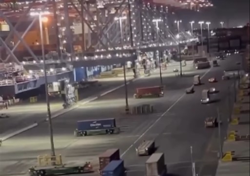 SEM HUMANOS: China inaugura porto futurista 100% automatizado e movido a energia limpa