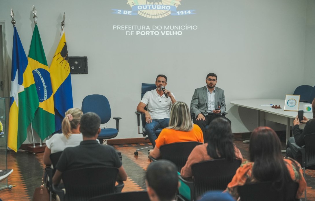 ALINHAMENTO: Prefeito se reúne com secretários e os novos administradores dos distritos