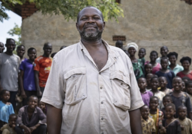 MACHO ALFA: Fazendeiro com 102 filhos parou de gerar filhos por causa do custo de vida