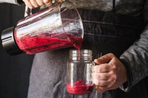 MUITO SAUDÁVEL: Esse suco feito com três frutas é perfeito para se refrescar