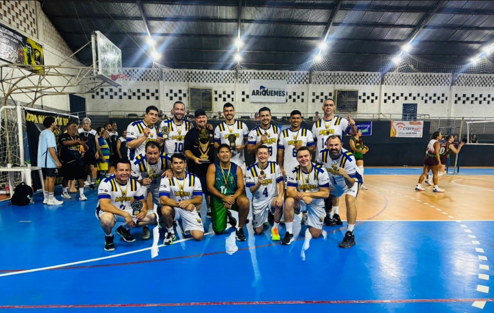ESQUADRÃO IMBATÍVEL: Miners Volei conquista Copa Ariquemes Master de Vôlei de forma invicta