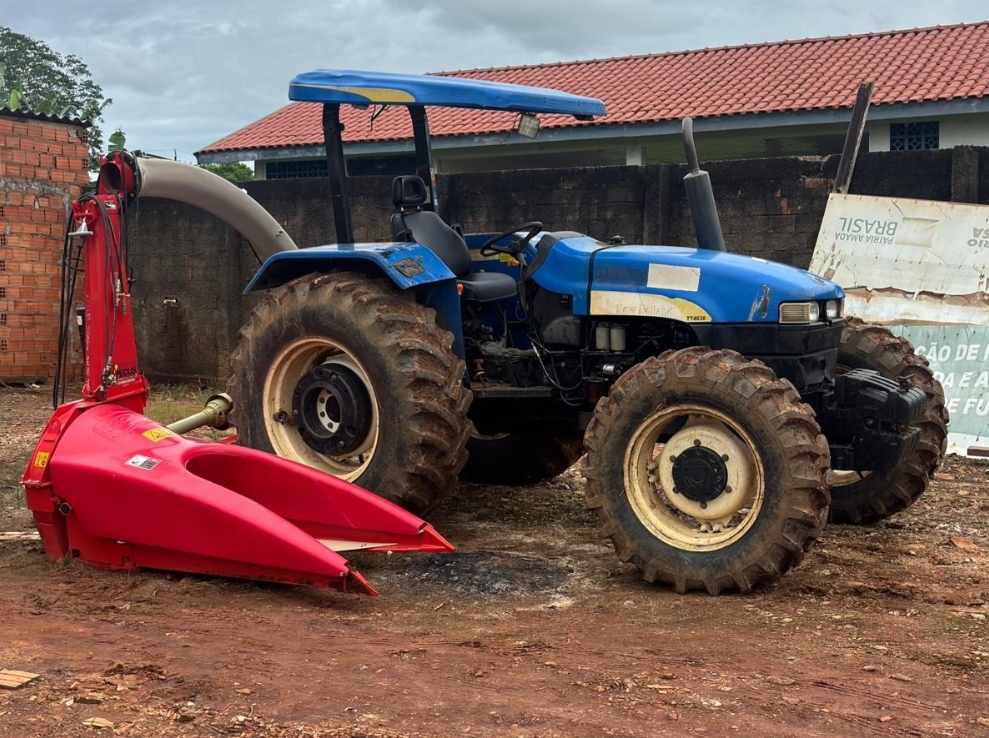 ALAN QUEIROZ: Deputado entrega ensiladeira e beneficia produtores rurais de Nova União