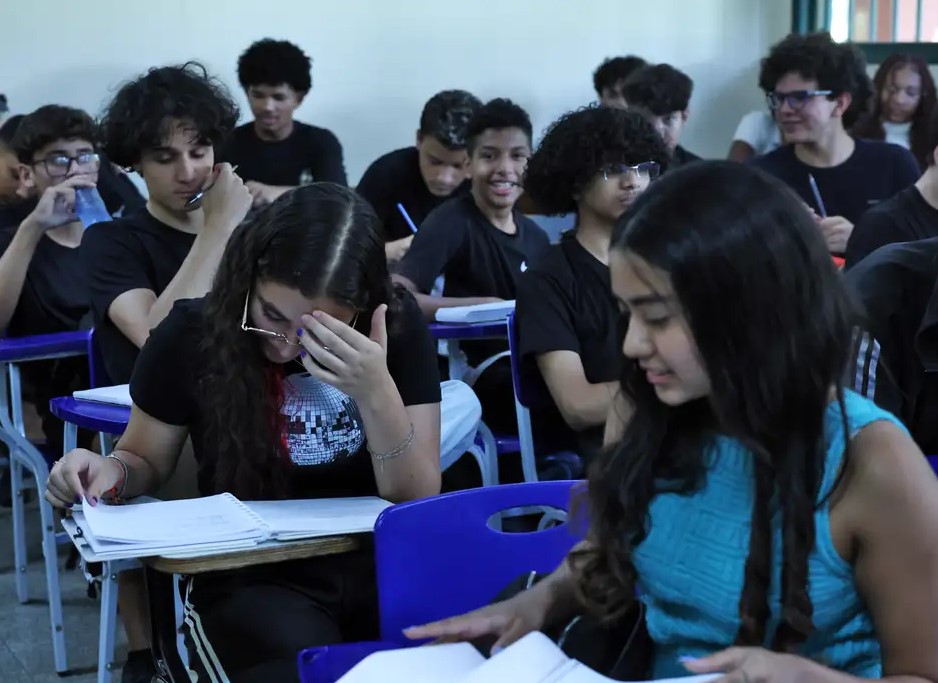 BENEFÍCIO: Pé-de-Meia será depositado na conta de alunos a partir de terça-feira (25)