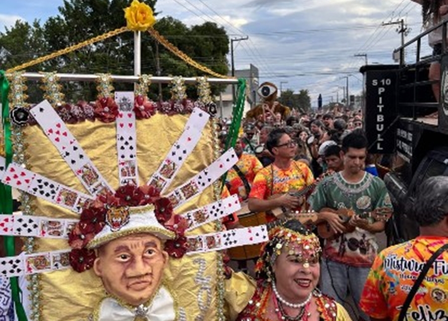 COMEMORAÇÃO: Bloco mistura fina celebra hoje (31) 42 anos de história