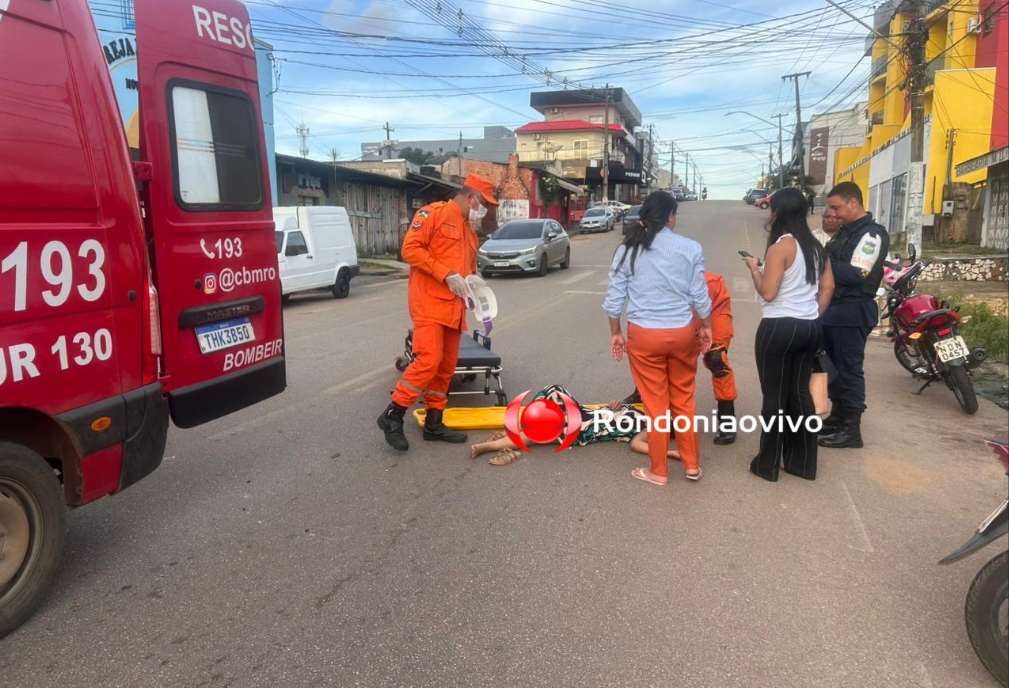 URGENTE: Mulher em moto sofre grave acidente no Centro