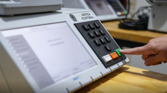 JUSTIÇA: TSE aprova registros de seis candidatos à Presidência da República