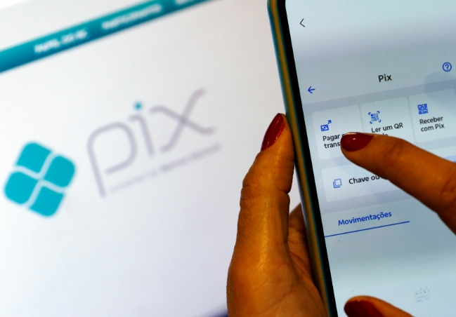 É NOSSO!: 'Pix é do Brasil e ninguém vai fazer a gente mudar', diz Lula