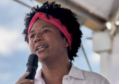 SILVIA CRISTINA: Vereadora entrega cheque de R$ 100 mil para o Centro Social Madre Mazzarello