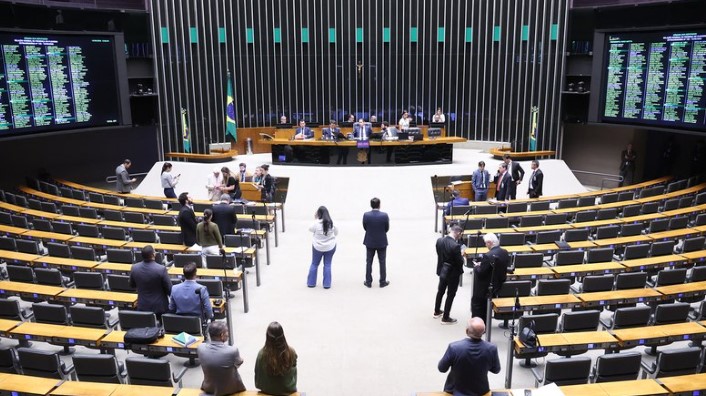 ECONOMIA: Câmara aprova fim da “taxa das blusinhas” em compras de até US$ 50