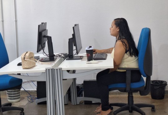 CNH: Primeira candidata PCD em prova teórica online é aprovada em RO