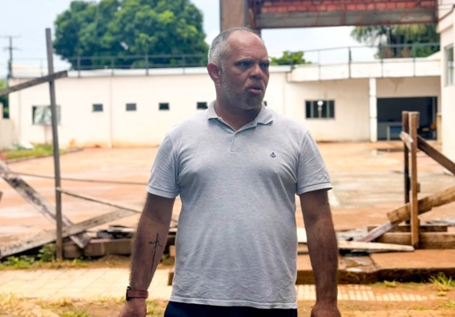JOEL DA ENFERMAGEM: Vereador fiscaliza e descobre obras paradas na reforma de policlínica