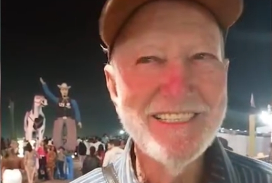 PÚBLICO TRADICIONAL: Praça central da Expojipa 2025 é o ponto de encontro de amigos 