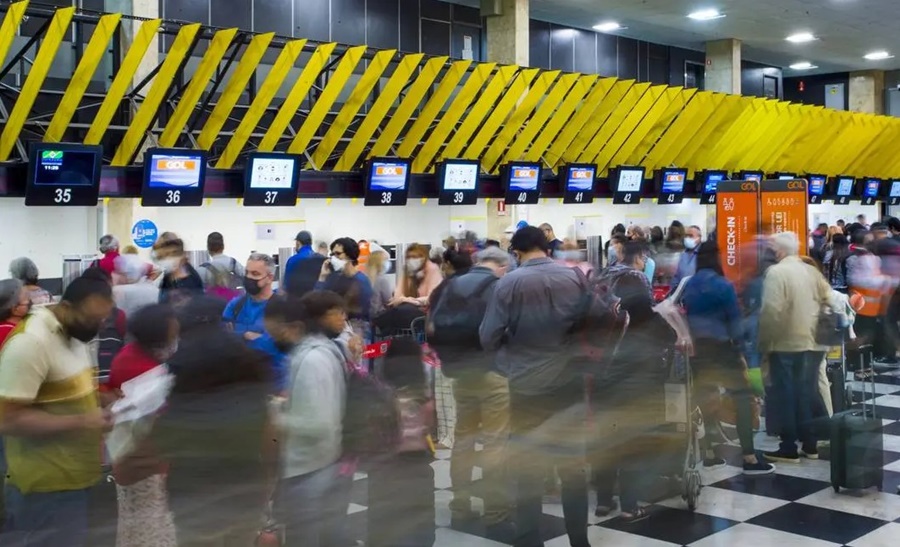 DUAS HORAS: Greve de pilotos e comissários provoca atrasos em voos em aeroportos