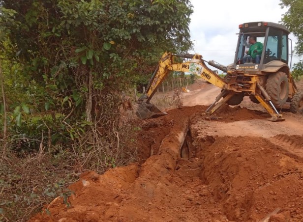 ZÉ PAROCA: Vereador solicita ação emergencial para tapa buracos em rua do bairro Aeroclube