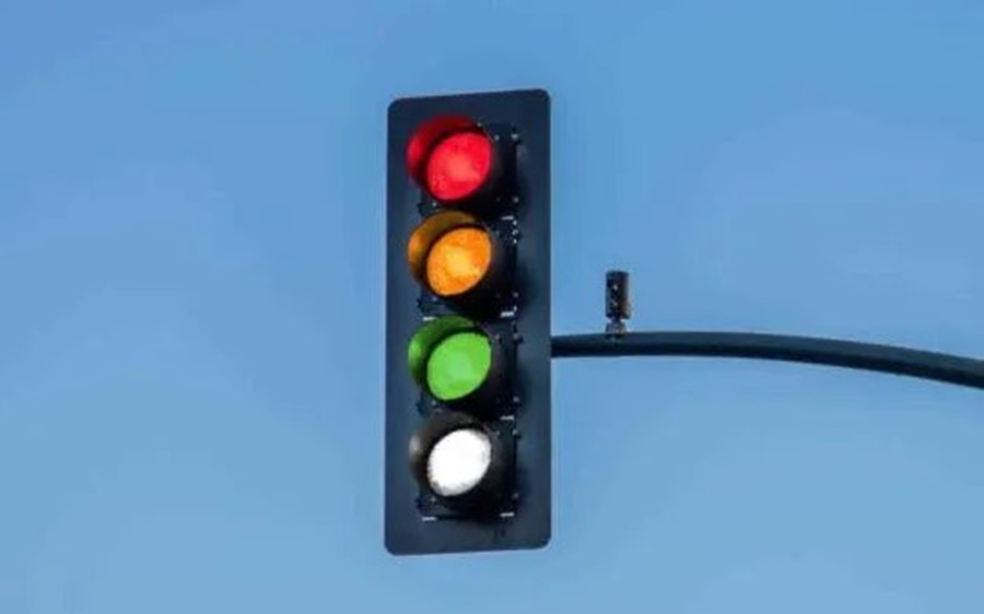 NOVIDADE: O que significa a 4ª luz com nova cor que será adicionada aos semáforos