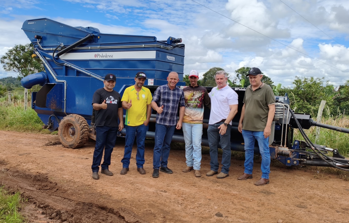 EZEQUIEL NEIVA: Deputado destina recolhedora de café que beneficiará mais de 40 famílias