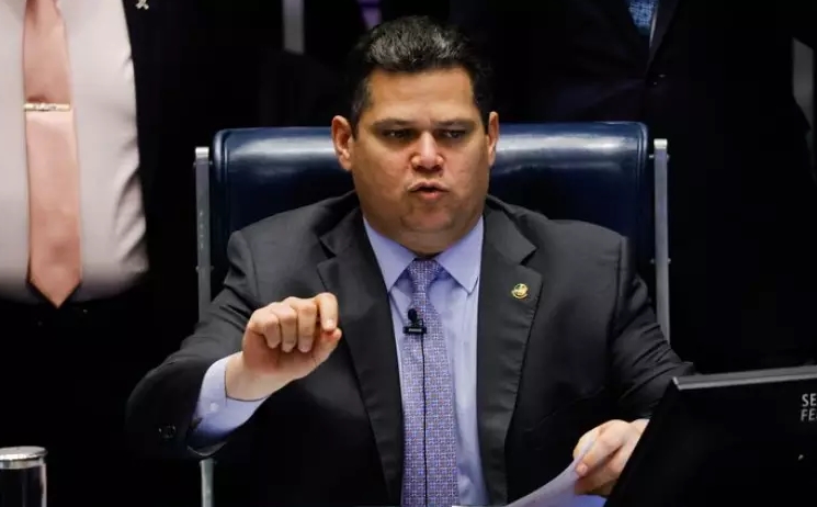 DOSIMETRIA: Alcolumbre promulga Lei que beneficia Bolsonaro após fim do prazo para ato de Lula