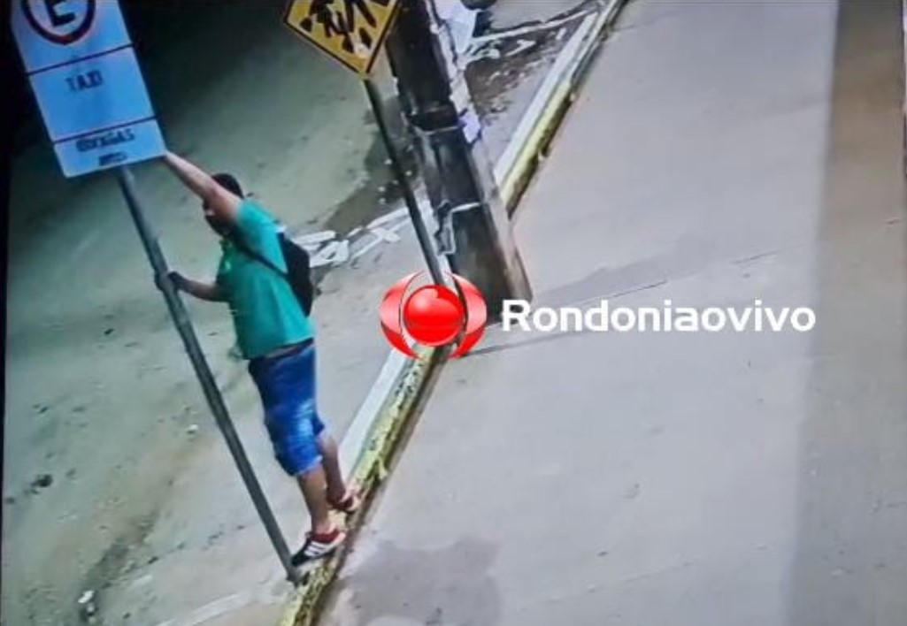 VÍDEO: Homem é flagrado arrancando e furtando placa de sinalização na capital