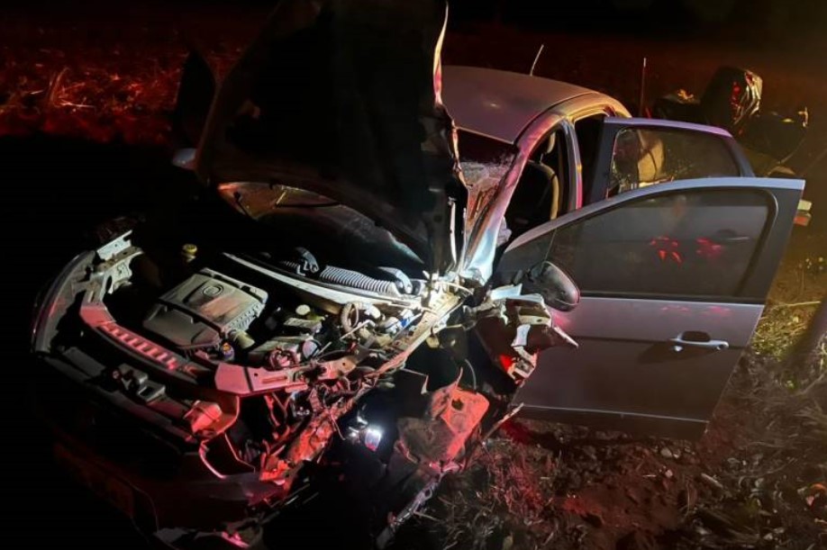 ACIDENTE: Dois homens morrem após colisão entre carro e motocicleta