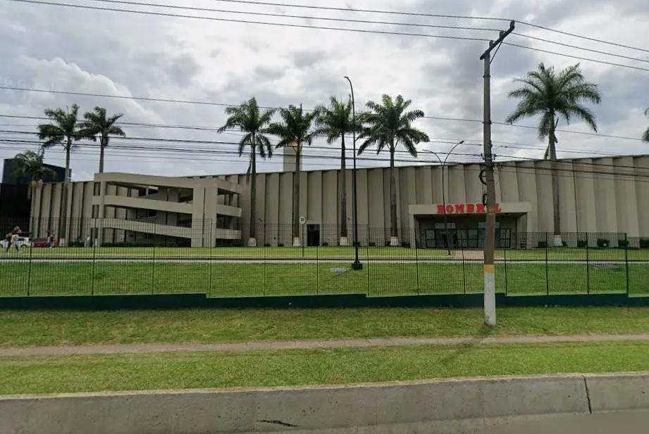 ARMA BRANCA: Trabalhador tem surto e mata três companheiros em fábrica