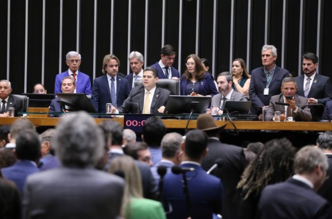 DIMINIU 7 ANOS: PL da dosimetria pode reduzir pena de Bolsonaro para 20 anos e 8 meses