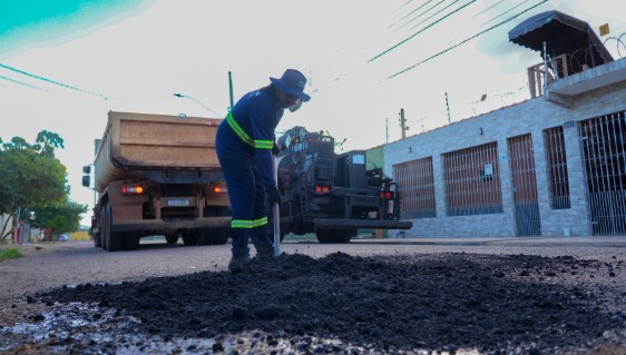 INFRAESTRUTURA: Tapa-buraco atende três bairros de Porto Velho