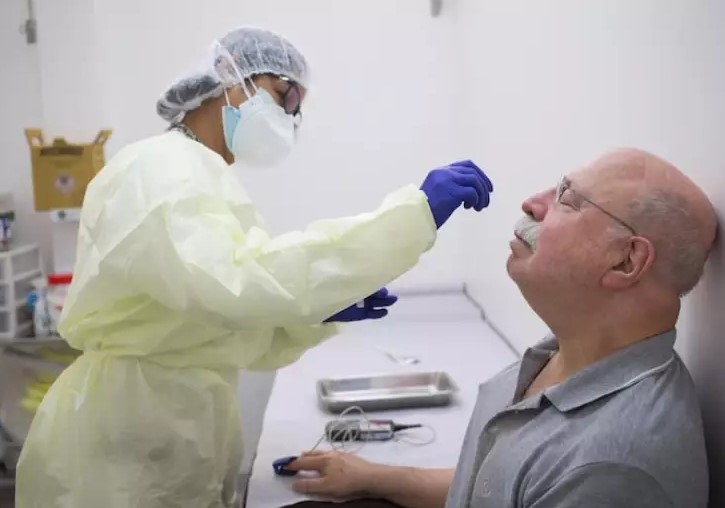 ALARMANTE: Brasil registra alta de casos de covid-19, diz levantamento