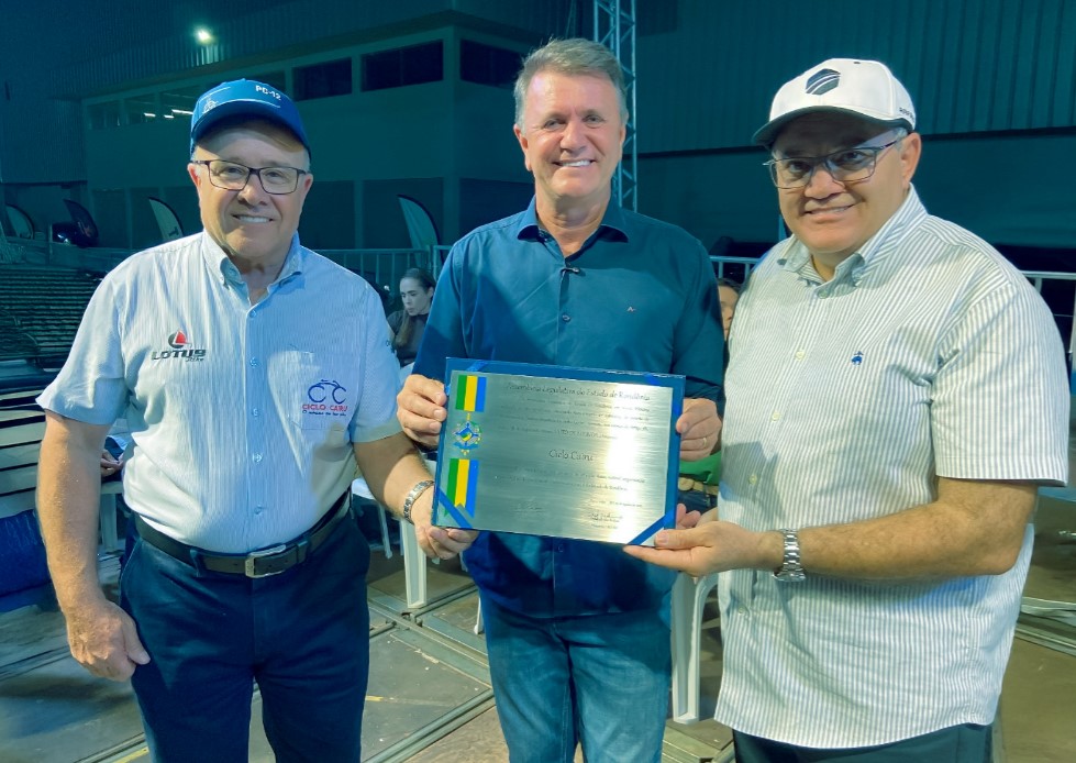 LUIZINHO GOEBEL: Deputado homenageia Ciclo Cairu pelos 40 anos de contribuição à RO