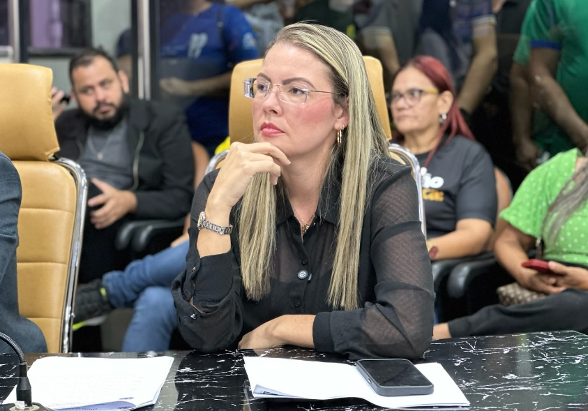 SOFIA ANDRADE: Vereadora cobra explicações sobre falta de medicamentos nas unidades de saúde