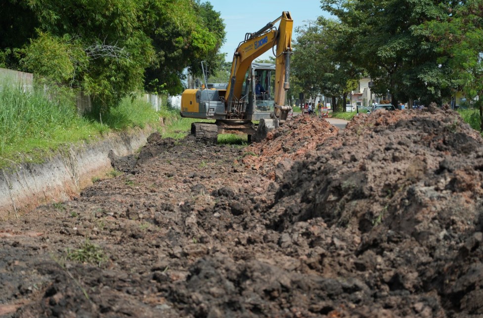 INFRAESTRUTURA: Obra de drenagem na avenida Rio de Janeiro está em fase de finalização