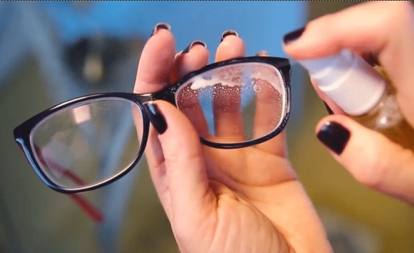 TRUQUE FÁCIL: Como limpar óculos sem embaçar ou arranhar a lente