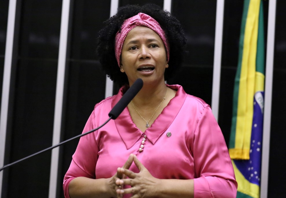 SILVIA CRISTINA: Deputada reforça que a prevenção contra o câncer de mama deve ser o ano todo