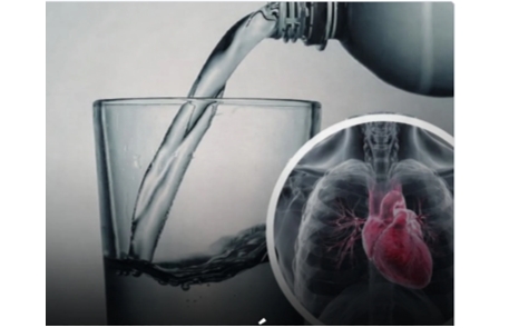 ALÍVIO PARA O CORAÇÃO: Um copo de água antes de ir para a cama pode reduzir derrame e ataque cardíaco
