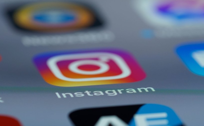 SEM AVISO: Instagram usa suas fotos em imagens de IA; veja como desativar