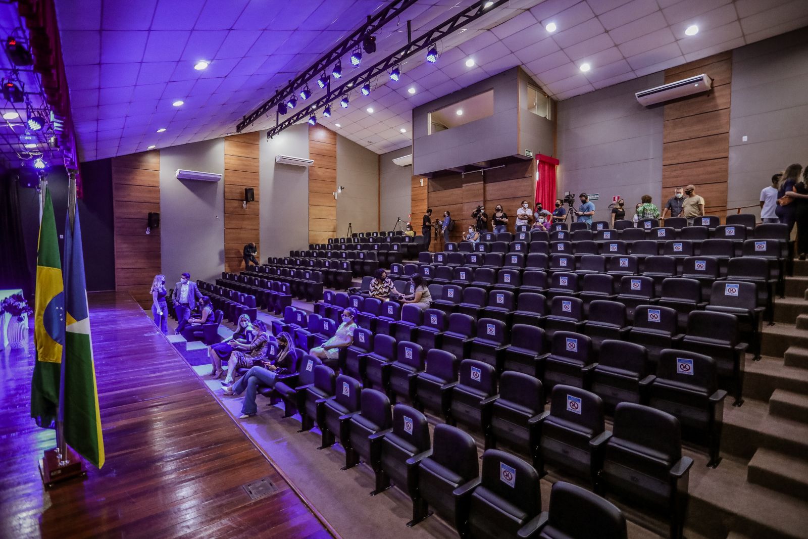   BANZEIROS: Com investimento de cerda de R$ 500 mil, reforma do teatro é concluída